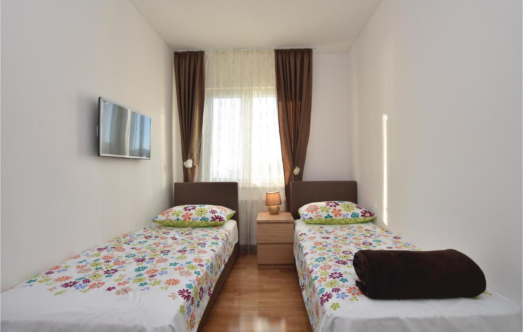 Nice Apartment In Kastel Gomilica With Wifi Kastela Ngoại thất bức ảnh